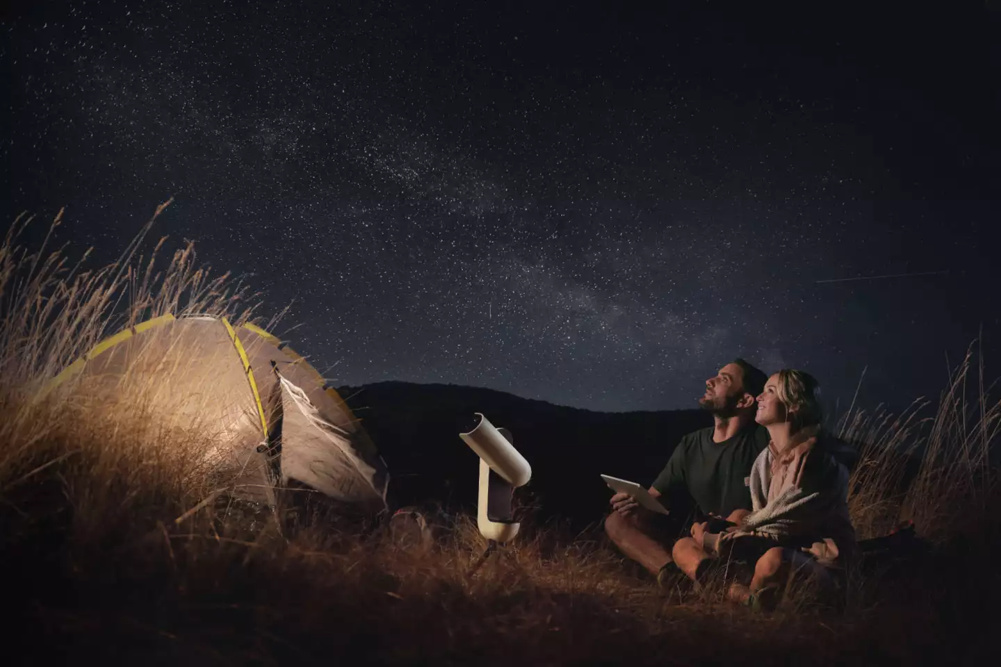 Rather than viewing the cosmos through an eyepiece on the telescope, the Vespera II leverages the power of a mobile app running on a smartphone or tablet