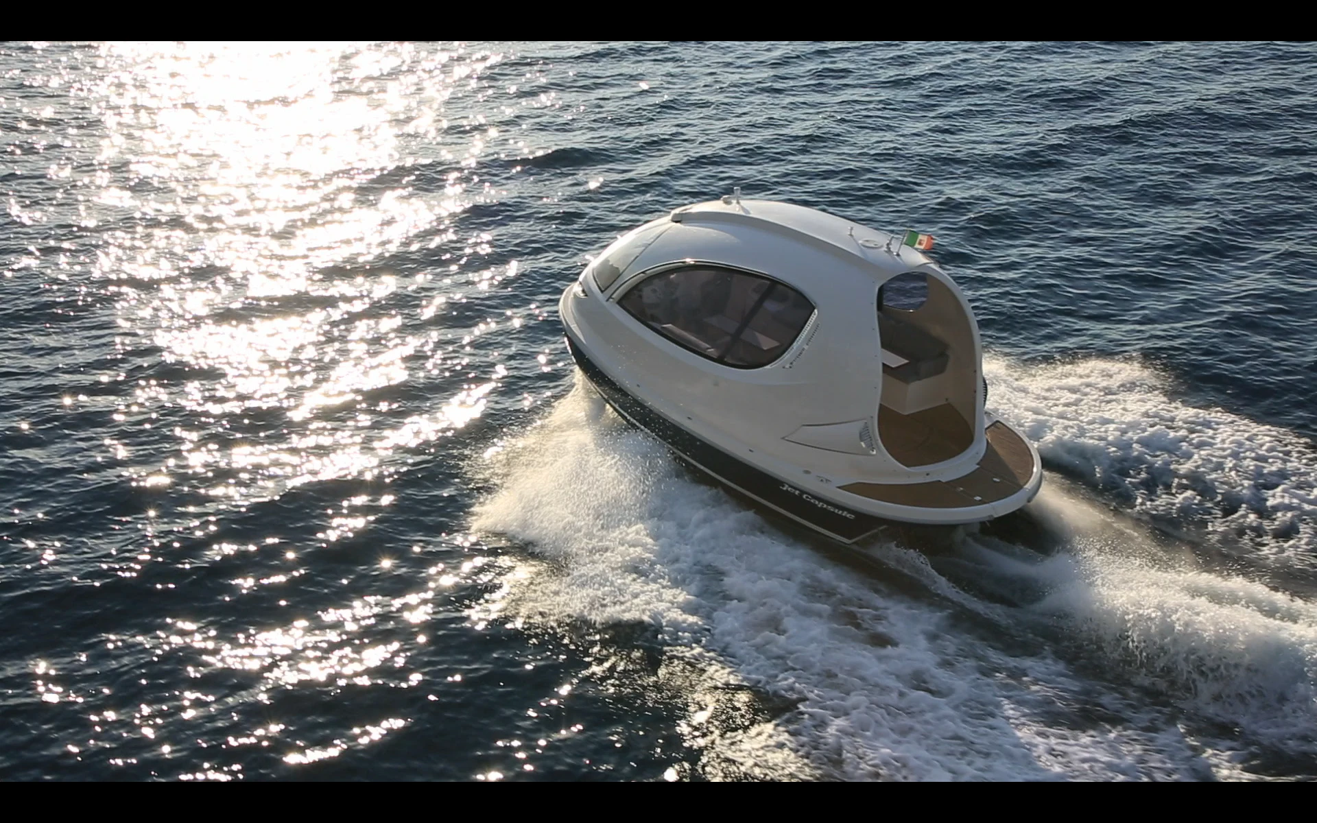 Italian design studio Lazzarini recently presented its first "mini yacht" during the 2013 Monaco Yacht Show