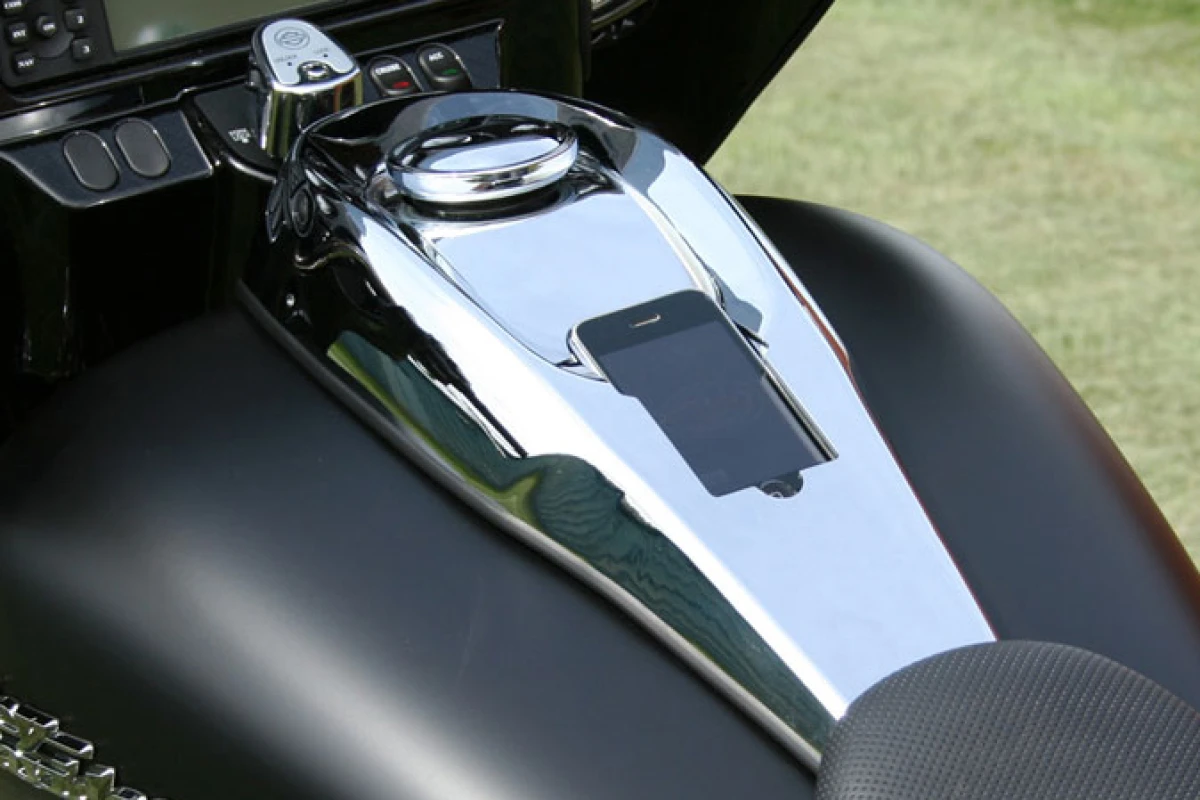 The DashLink fits 1996 and newer Harley-Davidson FLHT/FLTR and FLHR models, with more models on the way
