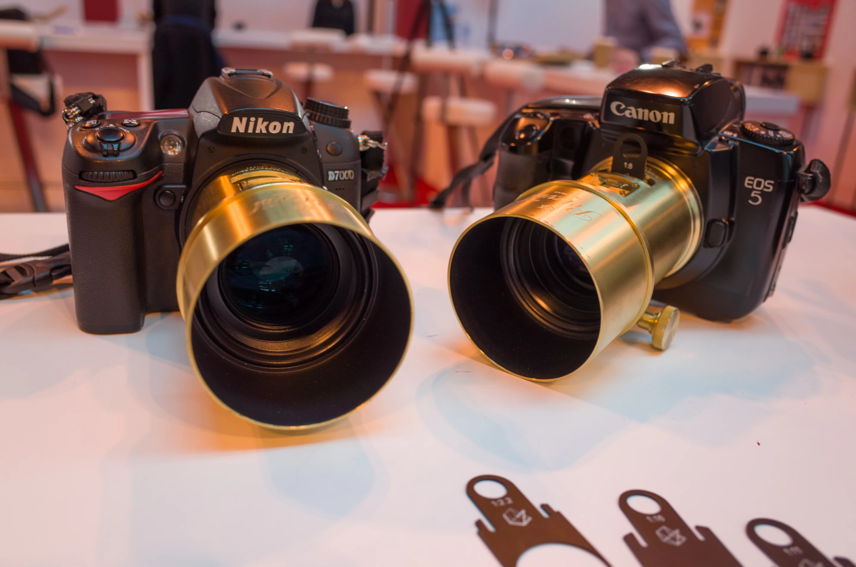 Gizmag goes hands-on with the Lomography New Petzval Art Lens