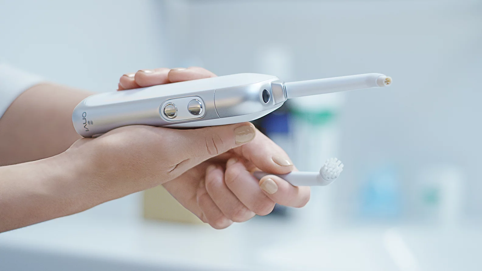 There are four interchangeable attachments provided with the Prophix, including a rotating brush-head, a prophy cup, a mirror and a rubber tip