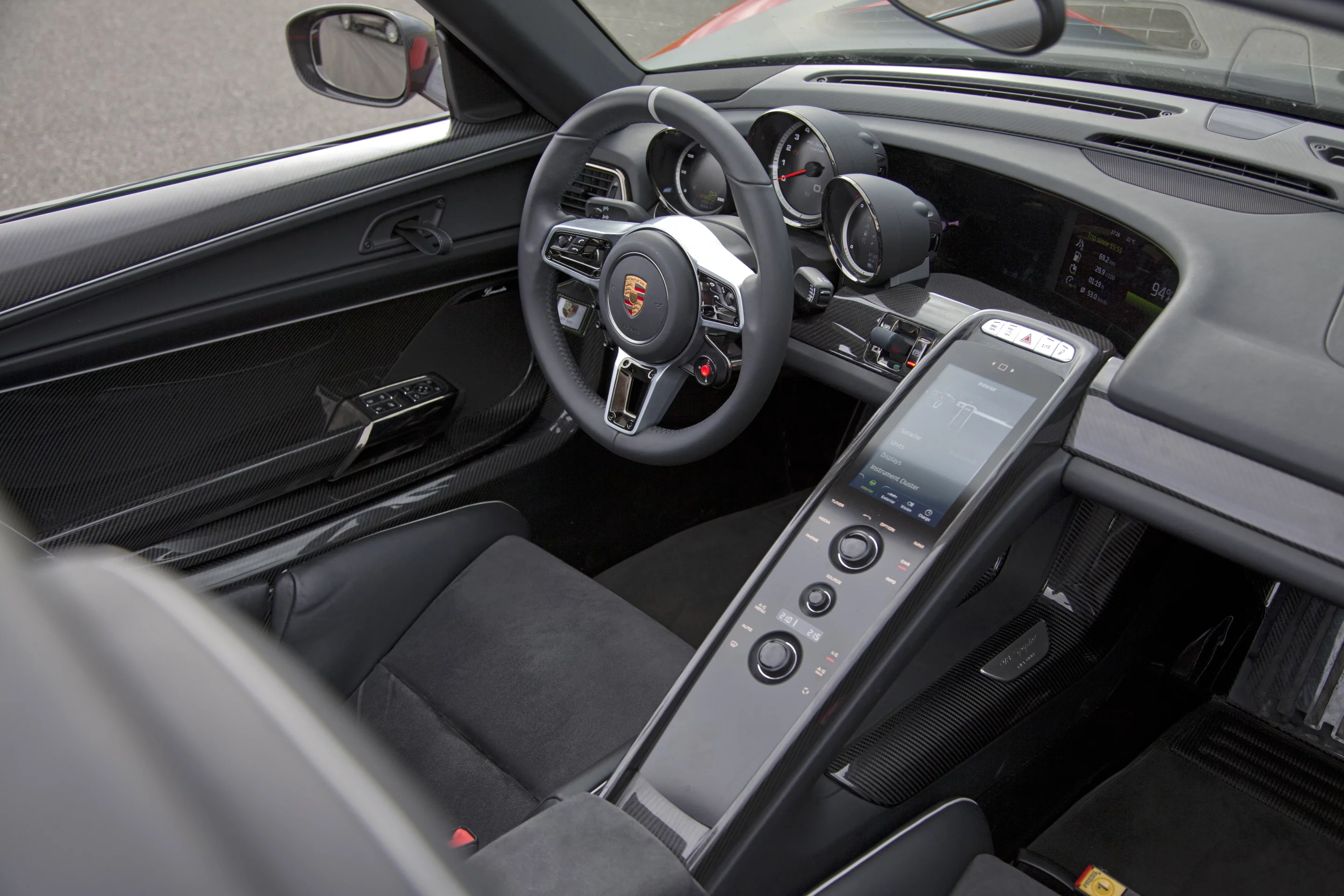 Inside the Porsche 918 Spyder