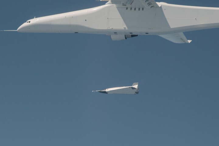 The TA-0 drops free of the much larger Roc during the test flight