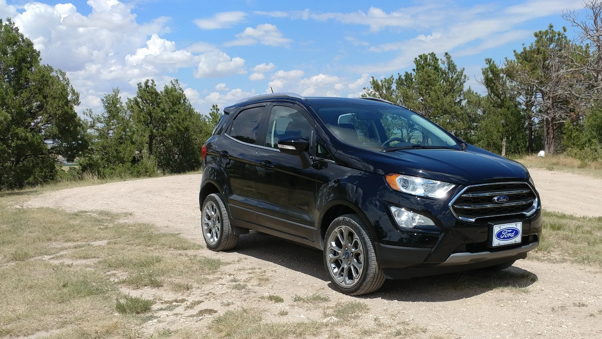 The EcoSport is EPA-rated at up to 27 mpg (8.7 l/100km) in the city and 29 mpg (8.1 l/100km) on the highway