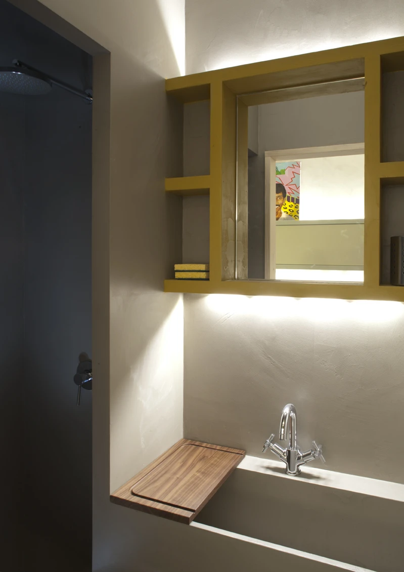 Most Italian prisons do not currently contain a shower