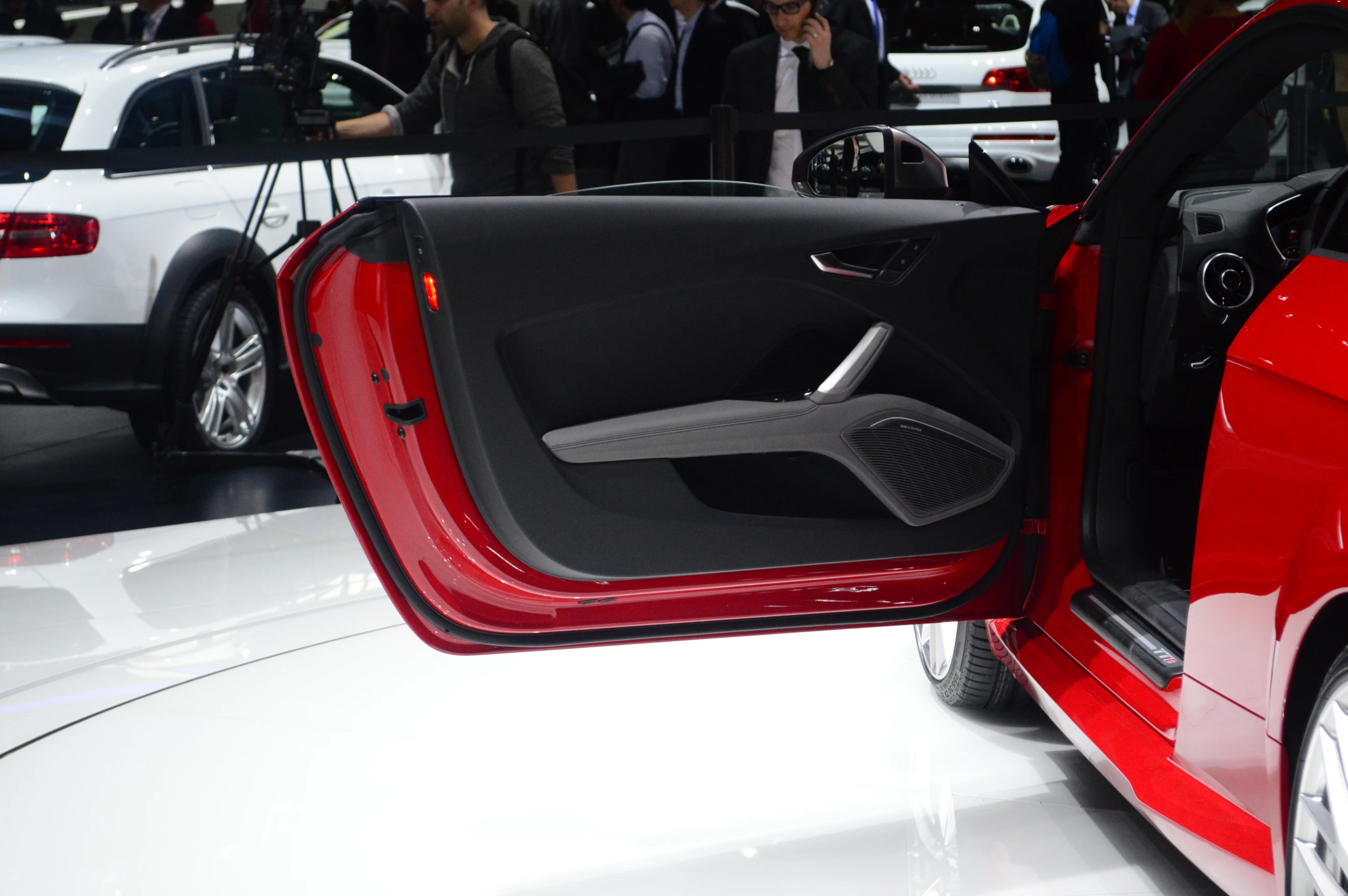 Audi TTS door detail (Photo: CC Weiss/Gizmag)