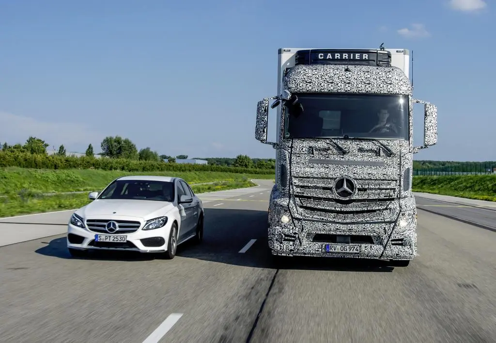 The system also aids when changing lanes by alerting the driver