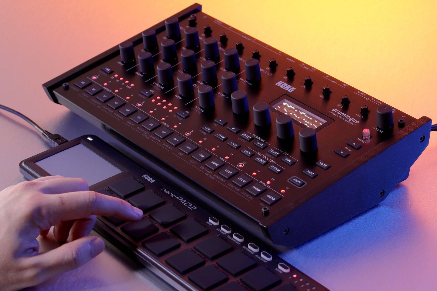 Стойка для драм машины. Перконс. Roland drum machine. Секвенсор для аналоговых синтезаторов. Драм машина старая.