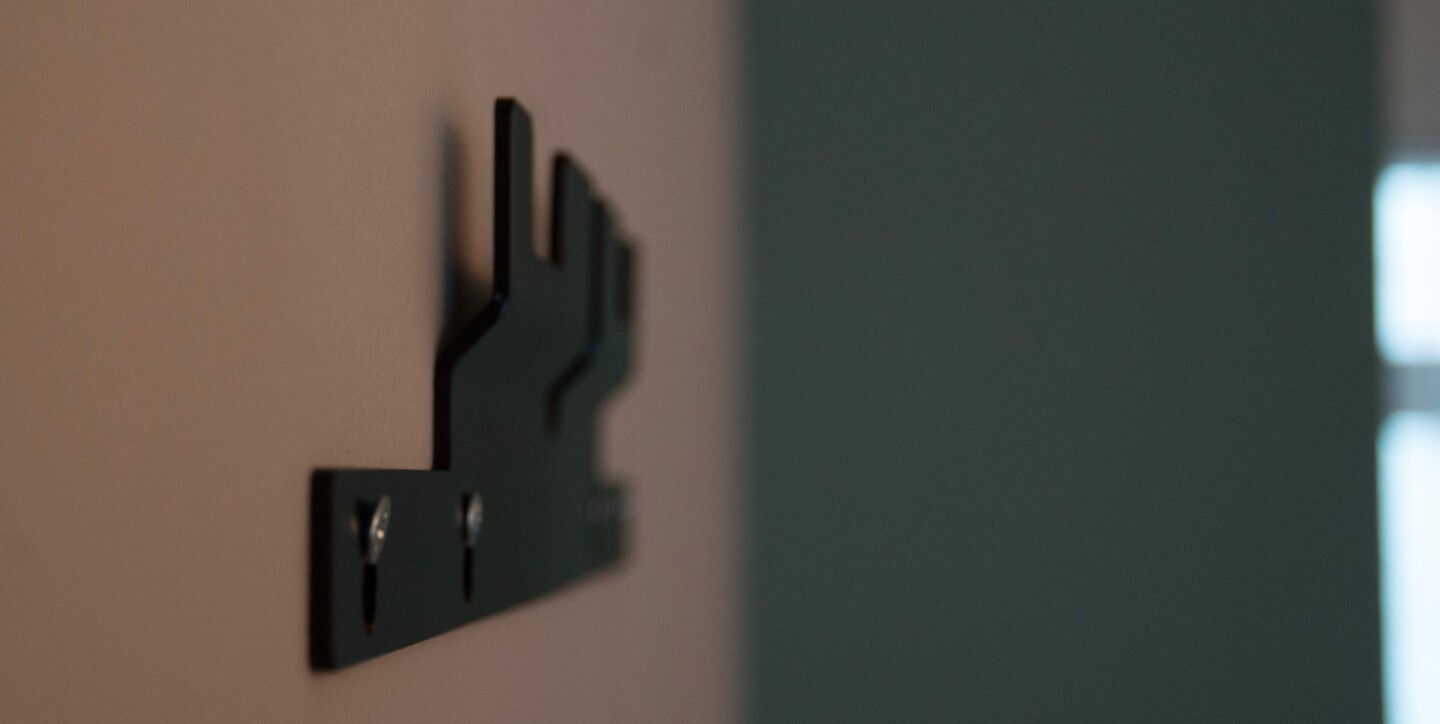 The metal wall bracket for the Memento Smart Frame