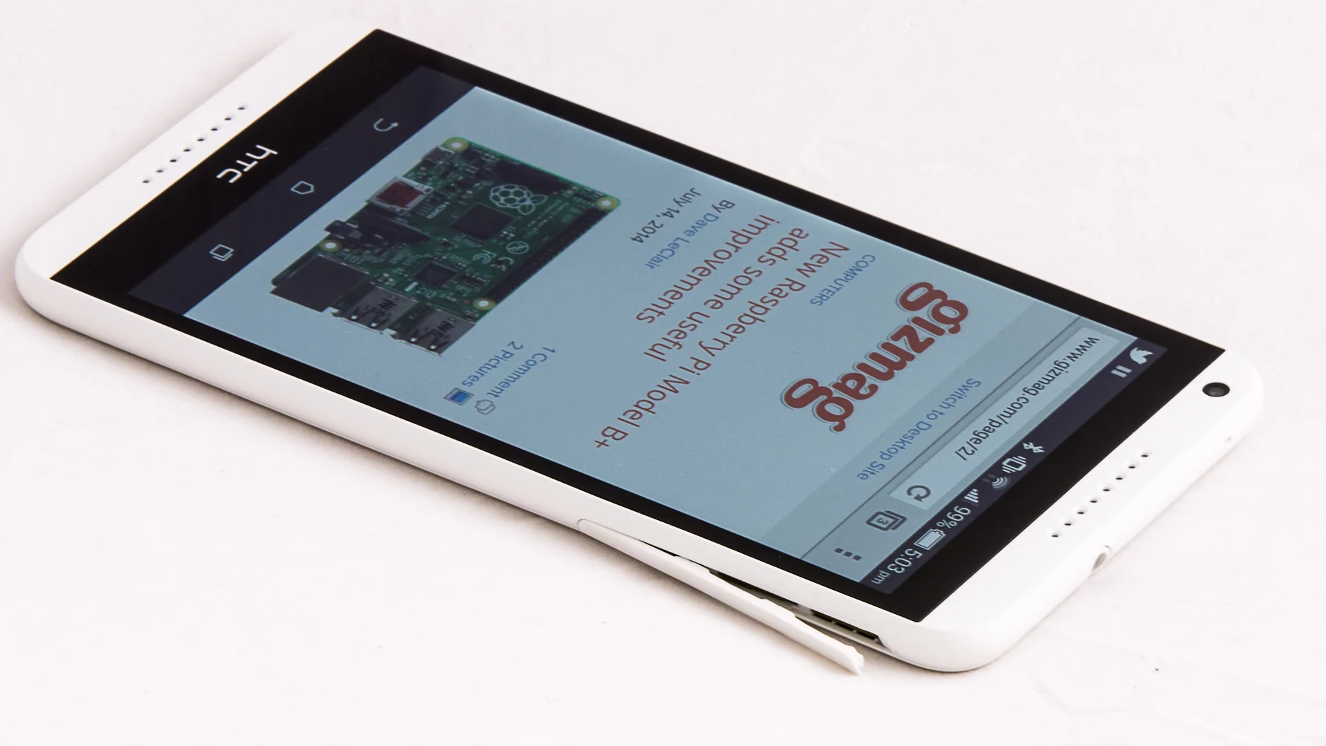 At 720p the display isn't as sharp as some of the Desire's mid-range competitors but does hold up well considering the size of the screen