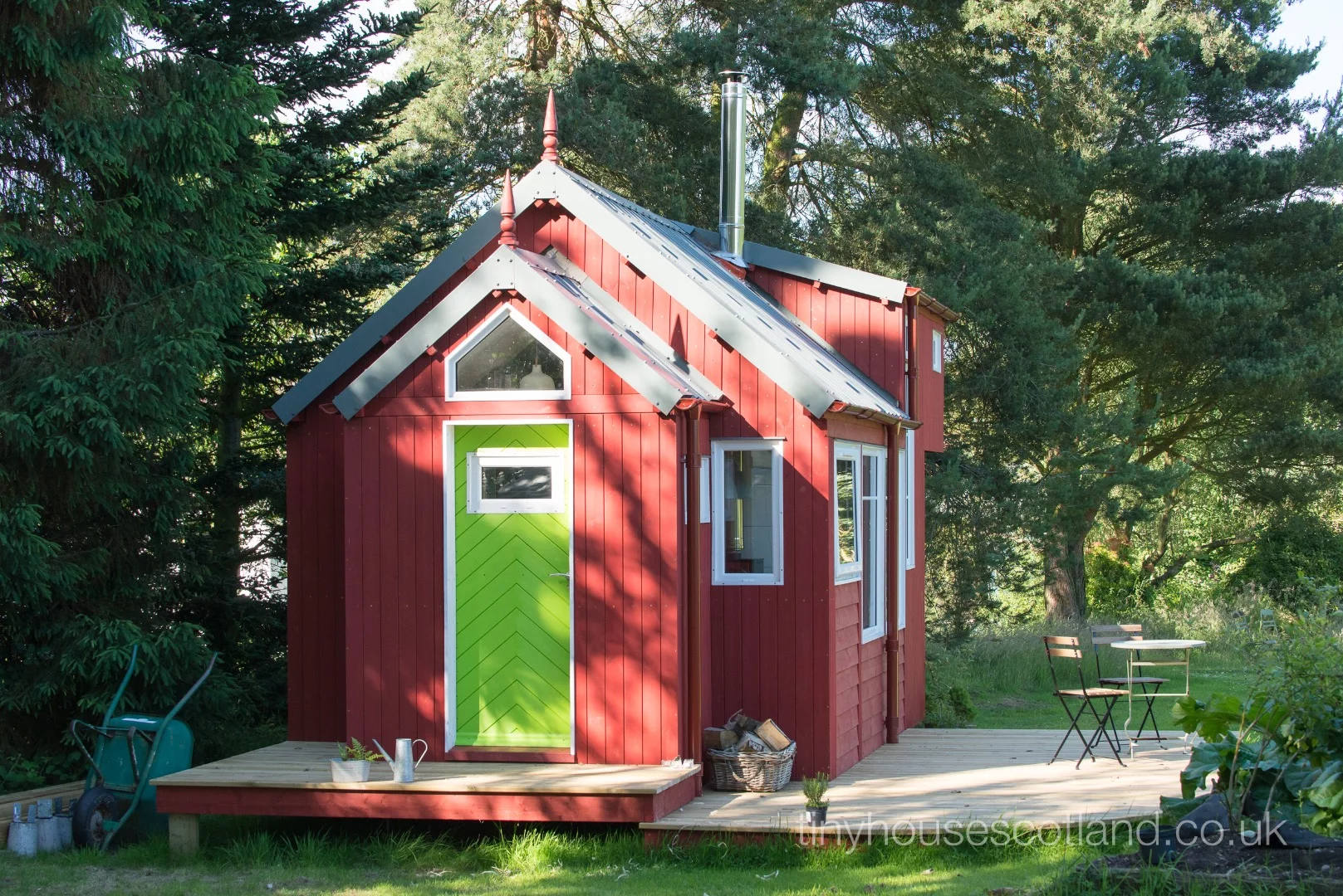 The NestHouse very much belongs in the tiny house mold, but at 3.4 m (11.15 ft) in width, it's too big to be towed like a typical tiny house on wheels and needs a low-loader