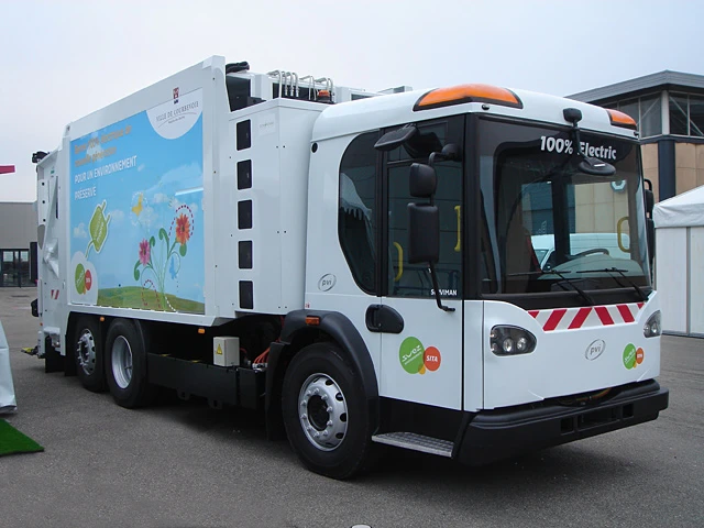 SITA Ile de France is getting ready to clean up with the world's first electric refuse truck to offer the same performance and power levels as fossil-fueled vehicles