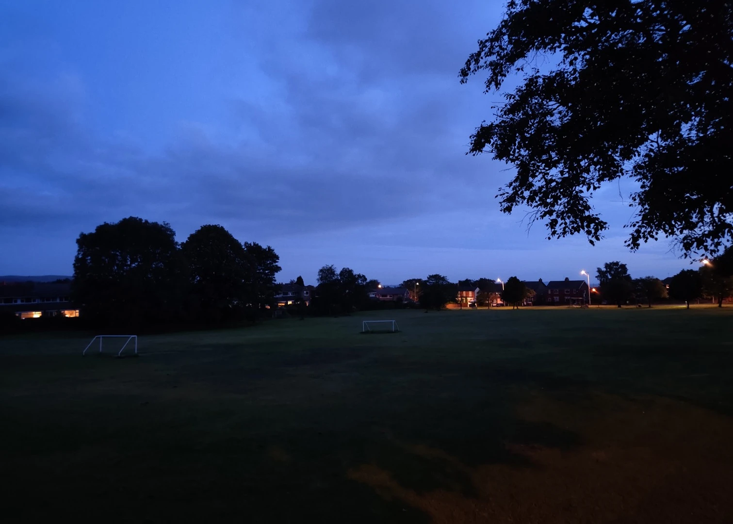 Where there's very little light available, the OnePlus 7 Pro rear camera starts to lose some detail
