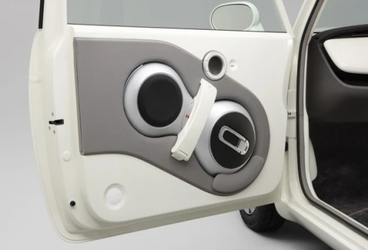 The most telling image Honda has yet released of the U3-X - the picture shows the U3-X recessed into the doors of one of its electric vehicles - the U3-X is clearly a last mile transport solution capable of supplementing existing automobile transport. Ingenious!!!!