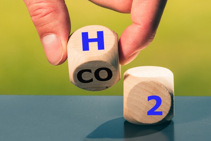 Researchers have developed a method of harvesting hydrogen and graphene from waste plastics