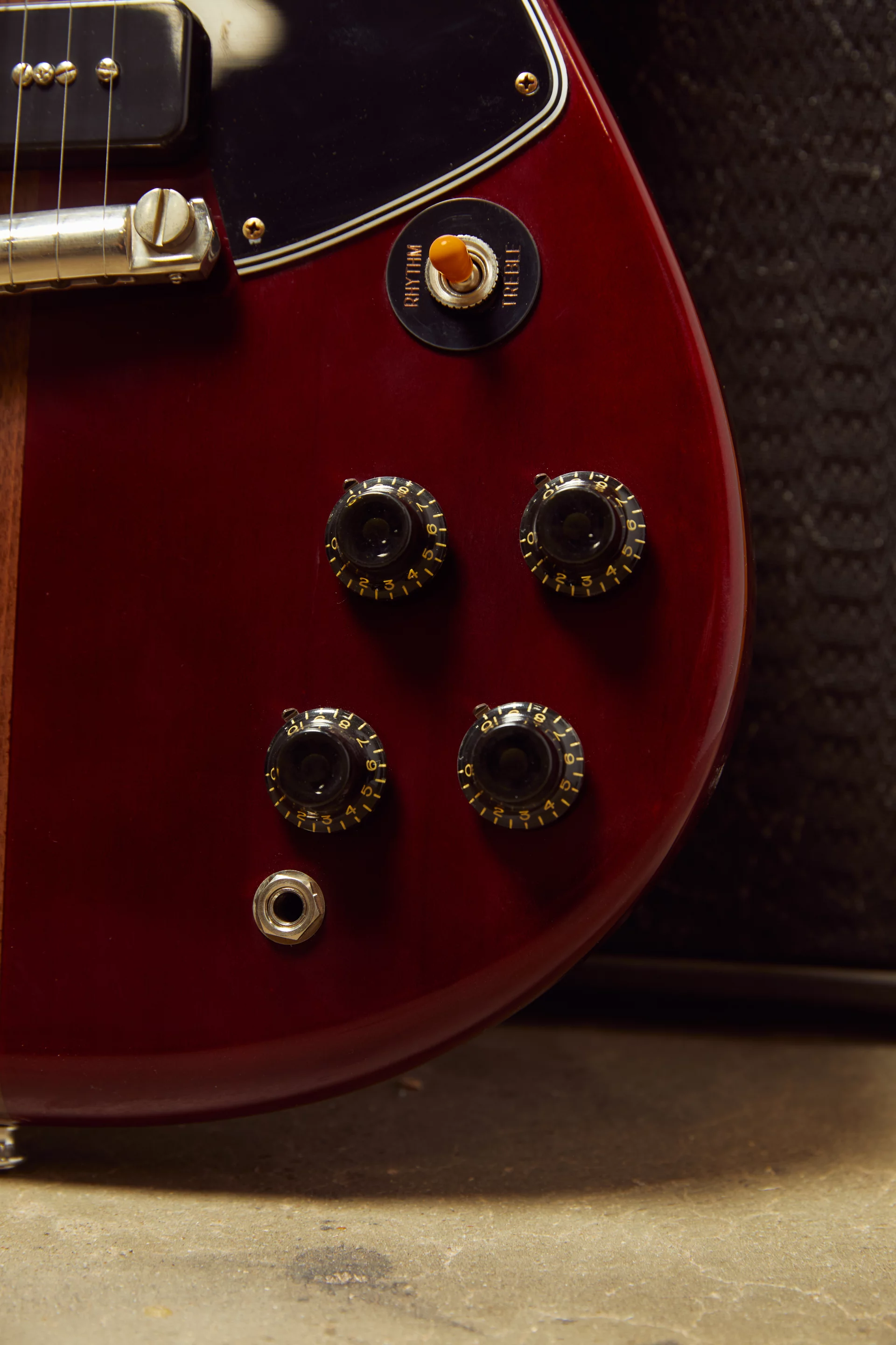 The Theodore guitar features hand-wired electronics including 500K CTS pots and Bumblebee capacitors, and comes with a Switchcraft pickup selector and black top-hat controls knobs