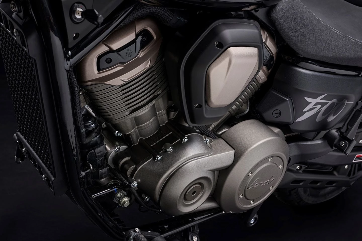 The Benda V-twin engine is a 476cc eight-valve unit