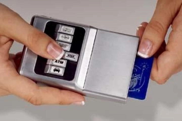 The ACM 6-card wallet