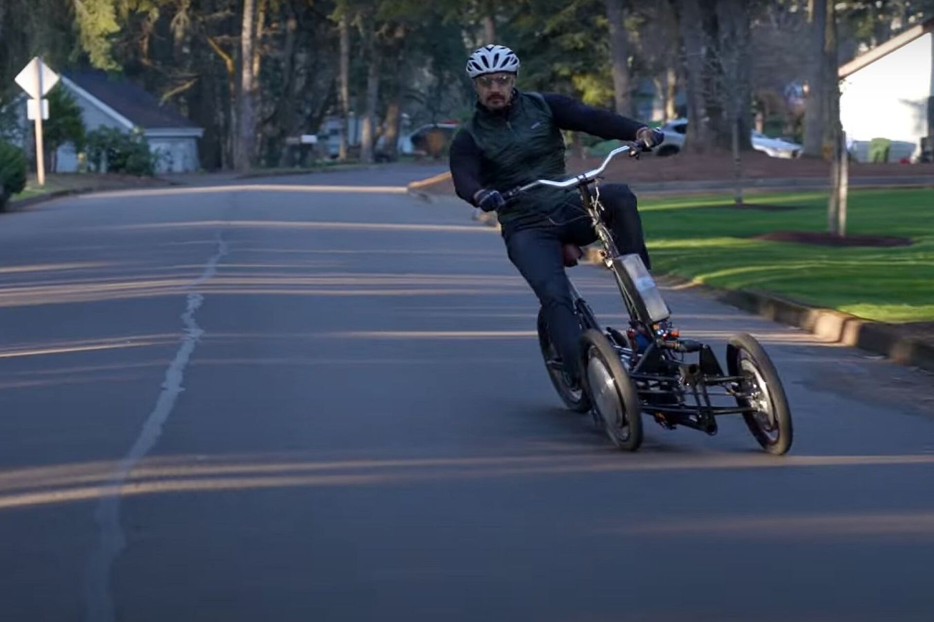 Arcimoto opens preorder books for "firstofitskind" tilting etrike