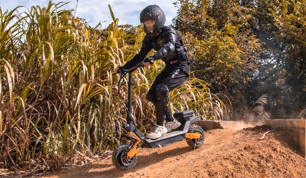 Designed for stand-up off-road adventuring and go-kart-like sit-down track racing, the electric Beast scootkart comes with combined motor power of 1,300 watts for a top speed of 30 mph and a 1.5-kWh lithium battery pack for a per-charge range of up to 62 miles
