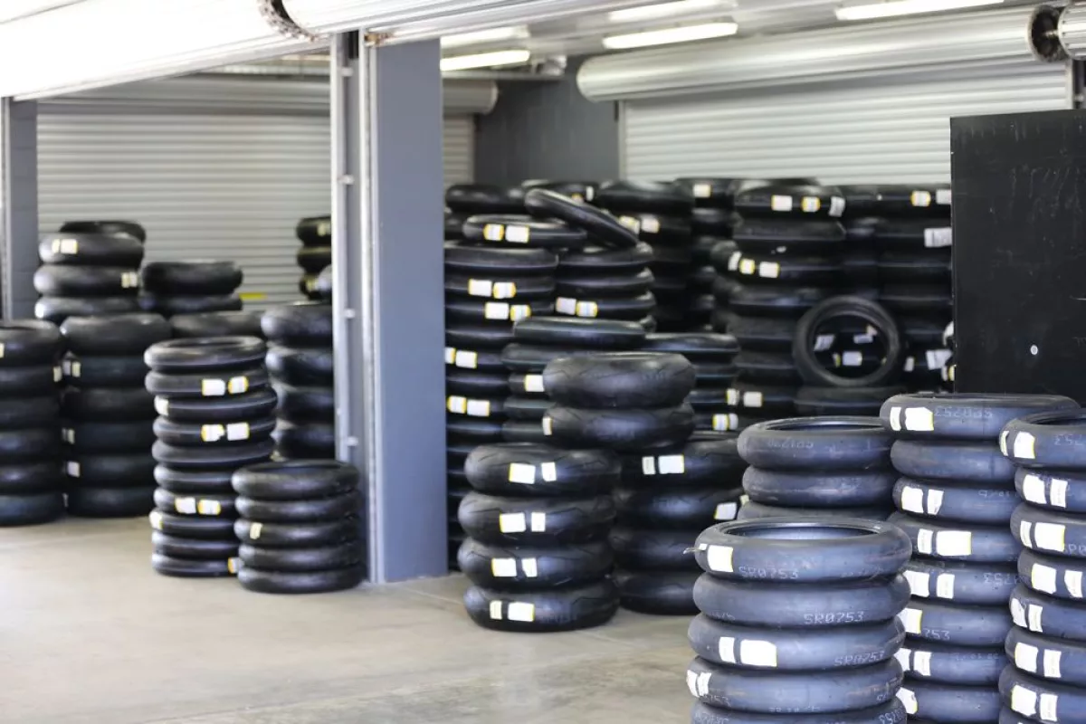 In racing conditions that rely on tenths of seconds per lap to be the difference between winning and coming nowhere, tires matter (Photo: Olivier Bochsler)