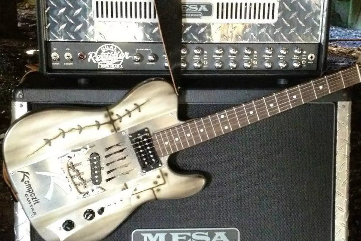 The custom graphics on the Indus guitar from France's Kompozit Guitars