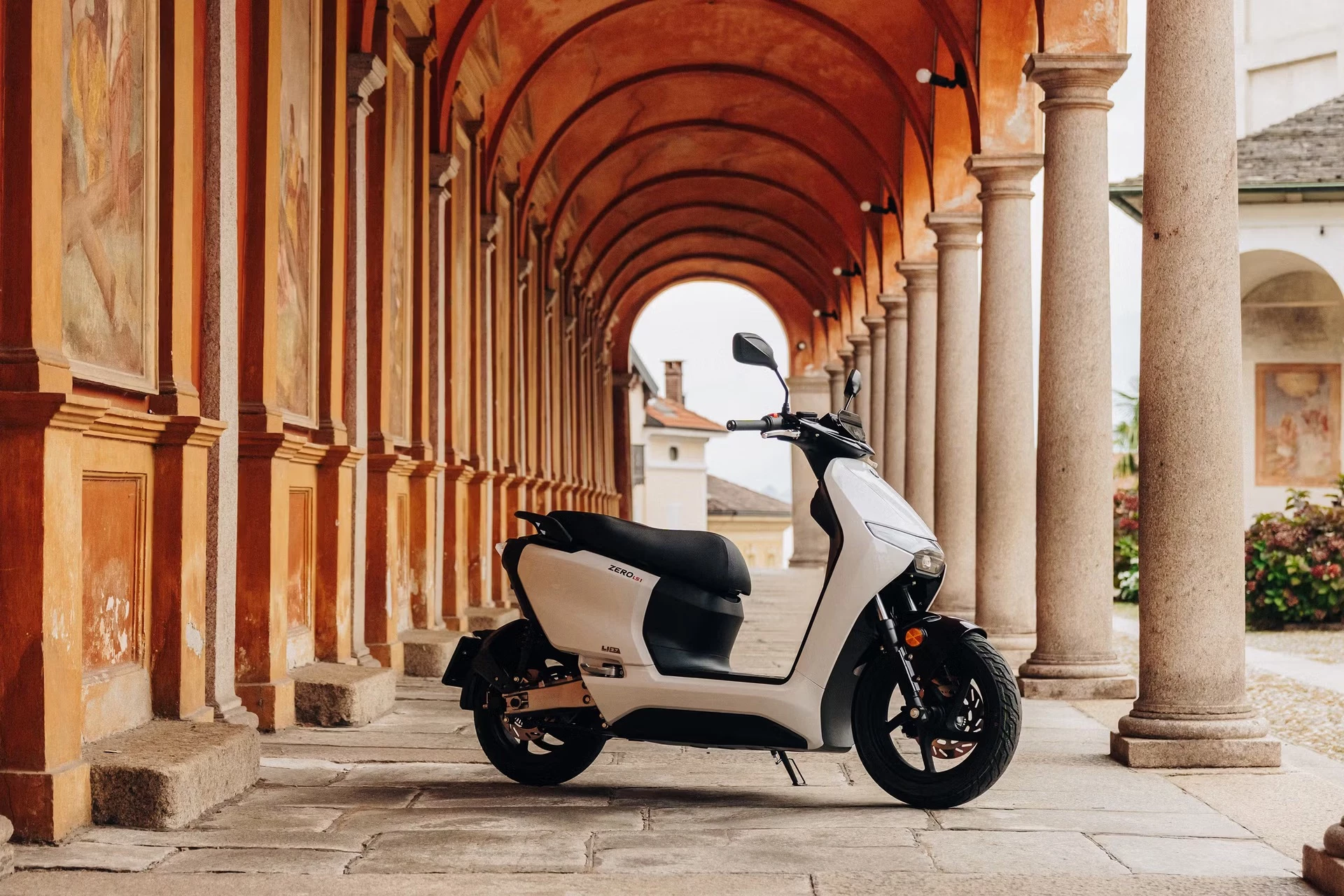 Power comes via a mid-mounted motor that produces 11.3 horsepower and 38 lb.ft (51 Nm) of peak torque