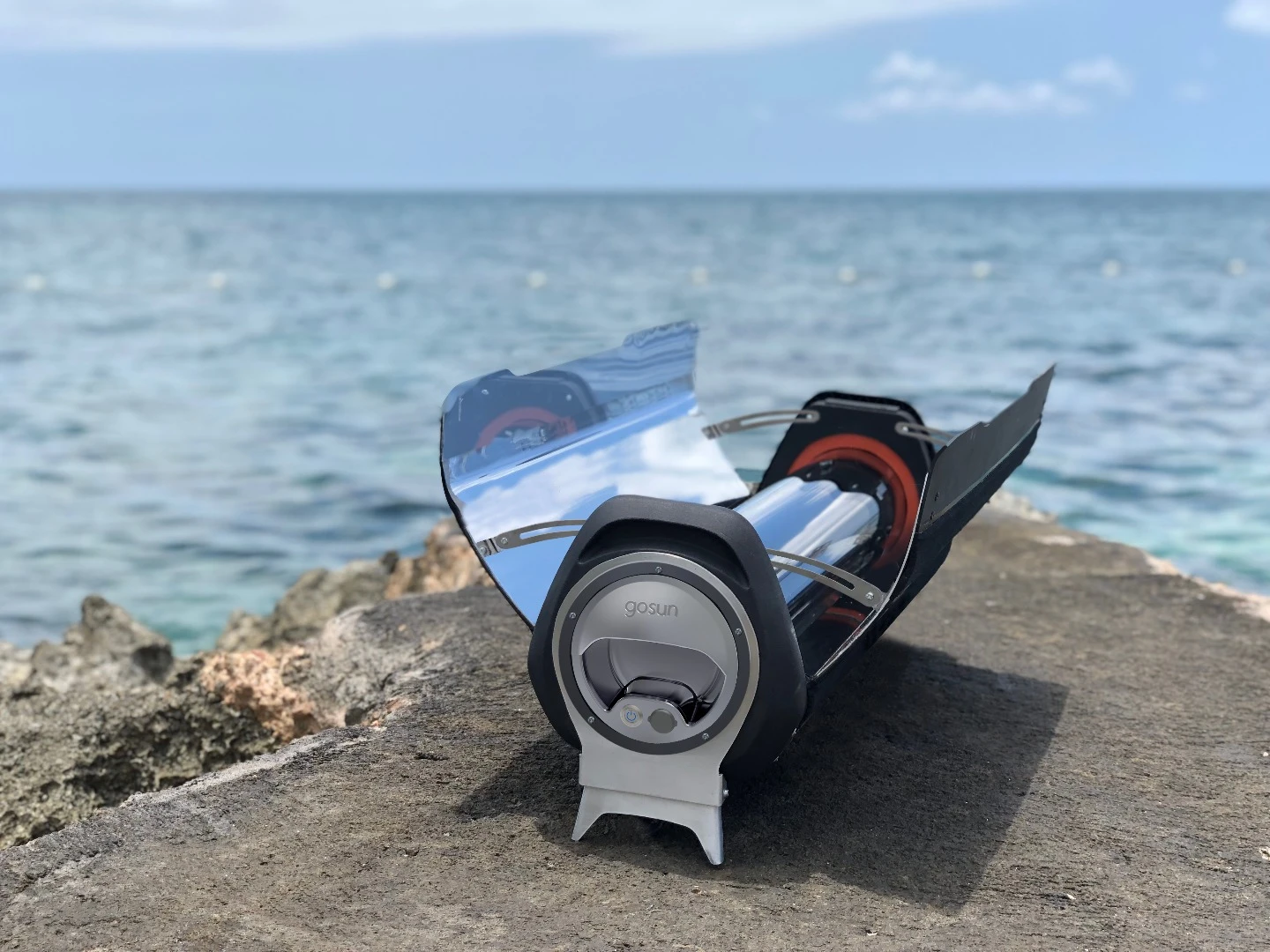 Pledges for the GoSun Fusion start at US$299, with higher pledges adding the powerbank and solar panel