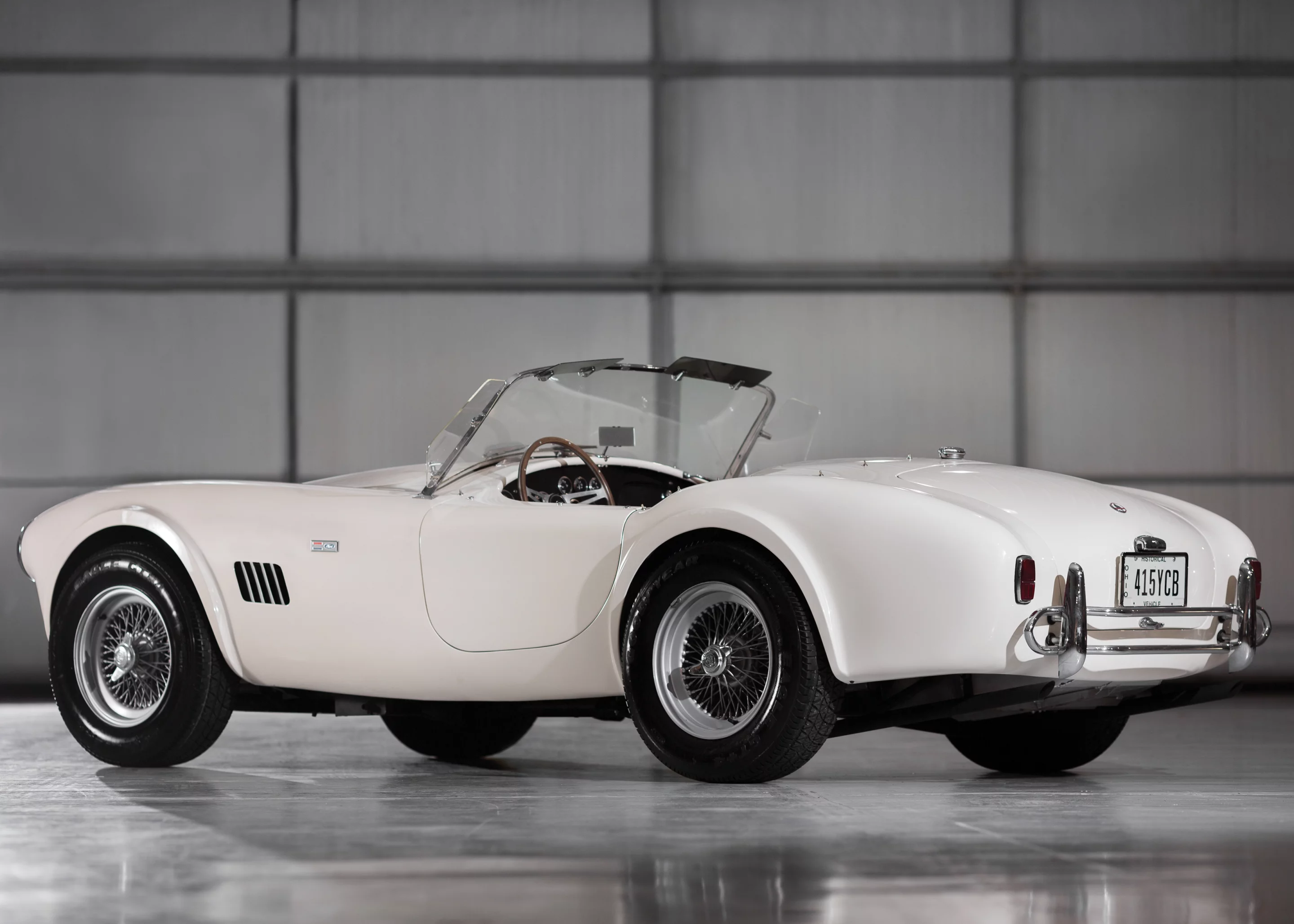 The 289 Cobra runs on a 271 bhp, 289 cu. in. overhead-valve V8 engine with four-barrel carburetor