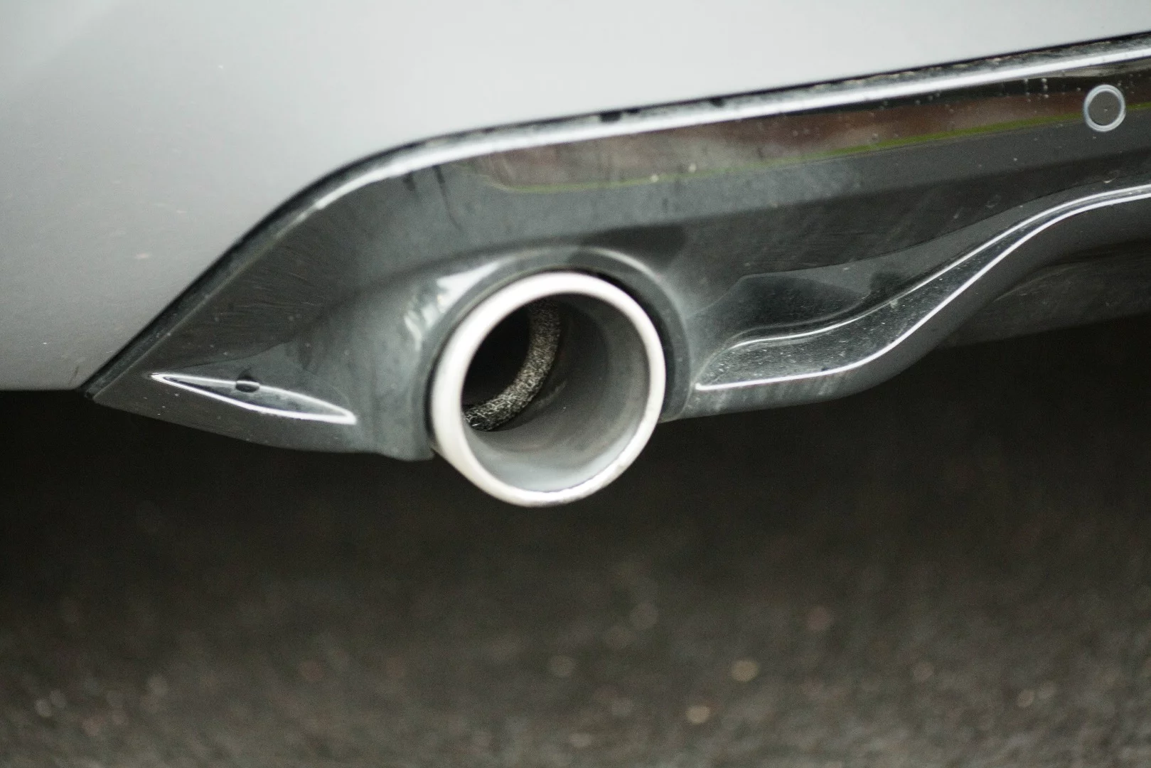 Both the GTi 250 and 270 get the same big exhaust pipes and rear diffuser