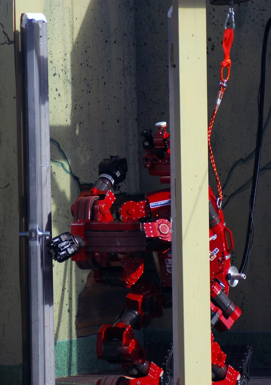 CHIMP opening push door