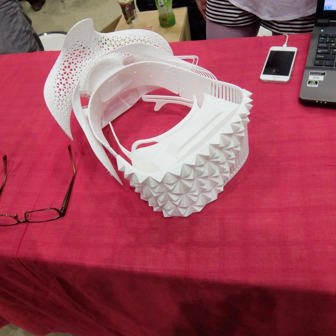 The TakotsuboX_VR is a head-mount for iPhone 6 designed by a UTB and produced on a 3D printer