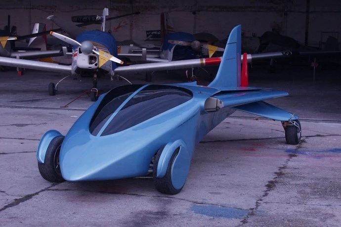 This earlier prototype of the Aeromobil flying car had just one tail fin (Photo: Peter Zakovic, SME)
