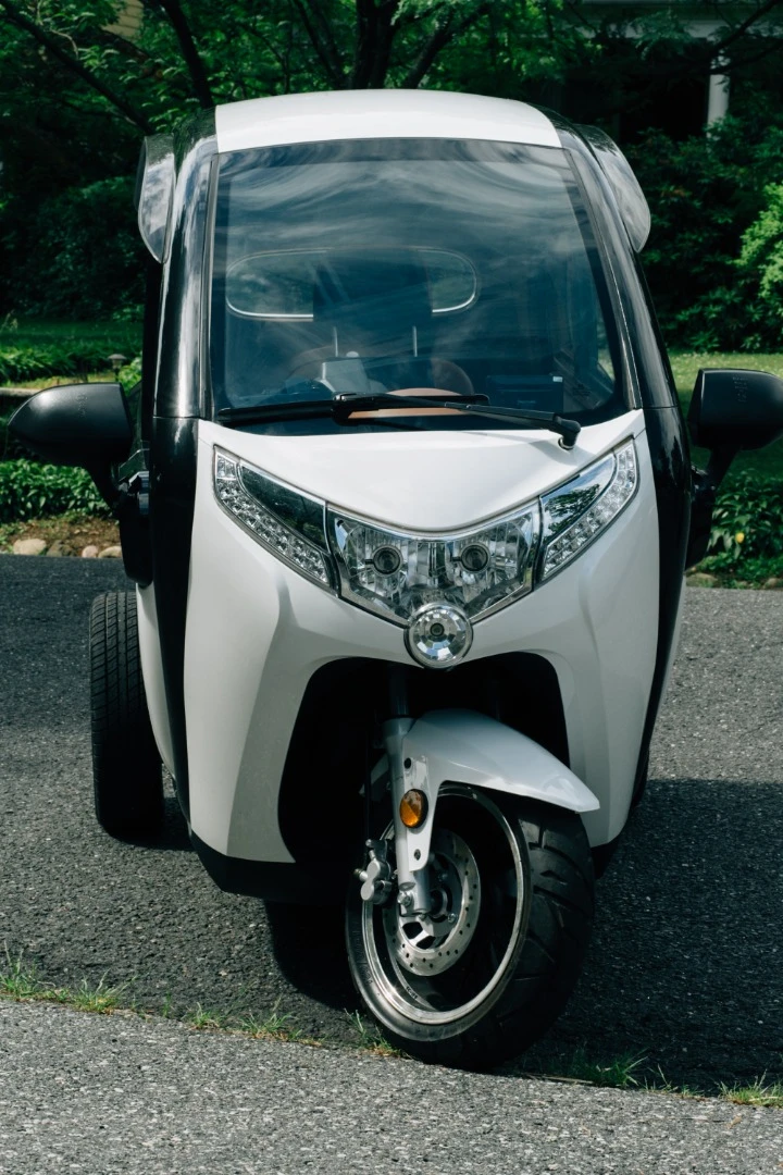 The Hover-1 Aero has a top speed of 30 mph (48 km/h)