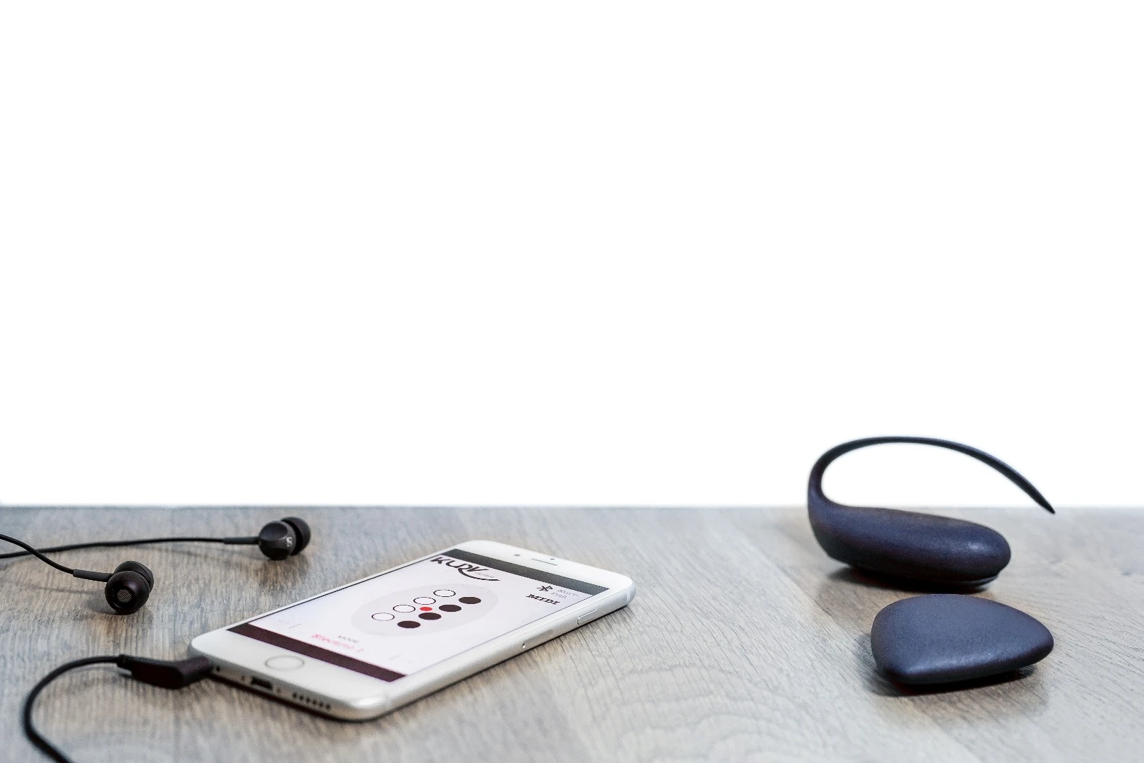 The physical Kurv components wirelessly connect to an iOS device running a companion app