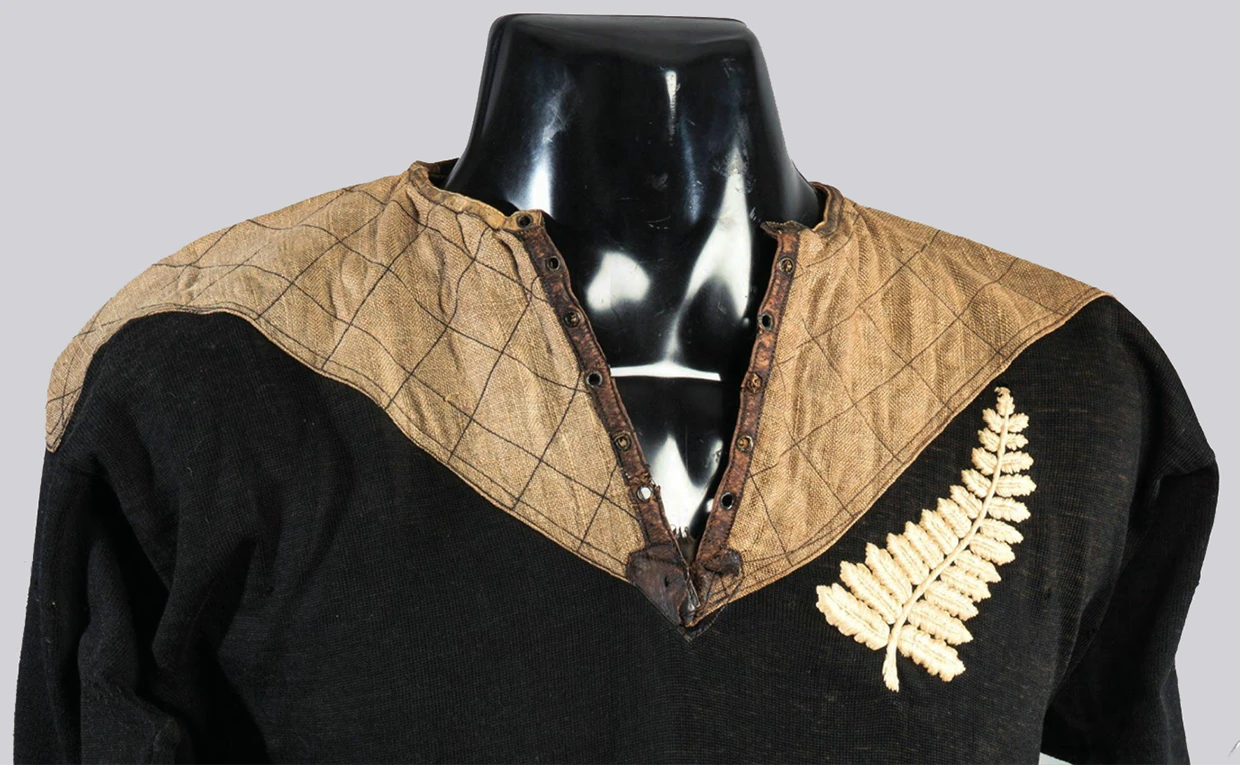 One of the original All Blacks jerseys from 1905 is going to auction on May 19, 2015 atGraham Budd Auctions in London
