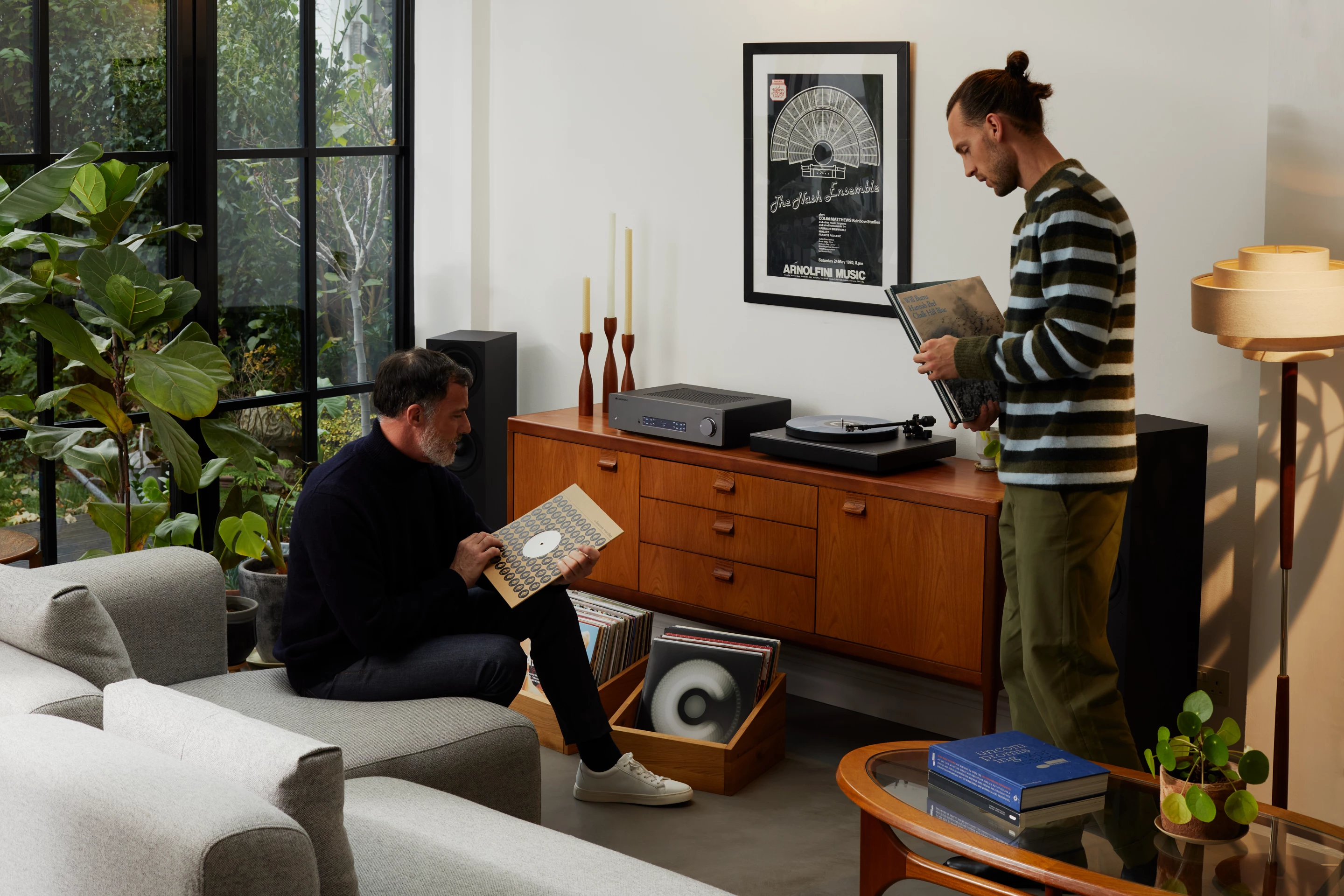 The Alva TT V2's 8-pole, 3-phase brushless DC motor silently spins the heavy POM platter at 33.3 or 45 rpm