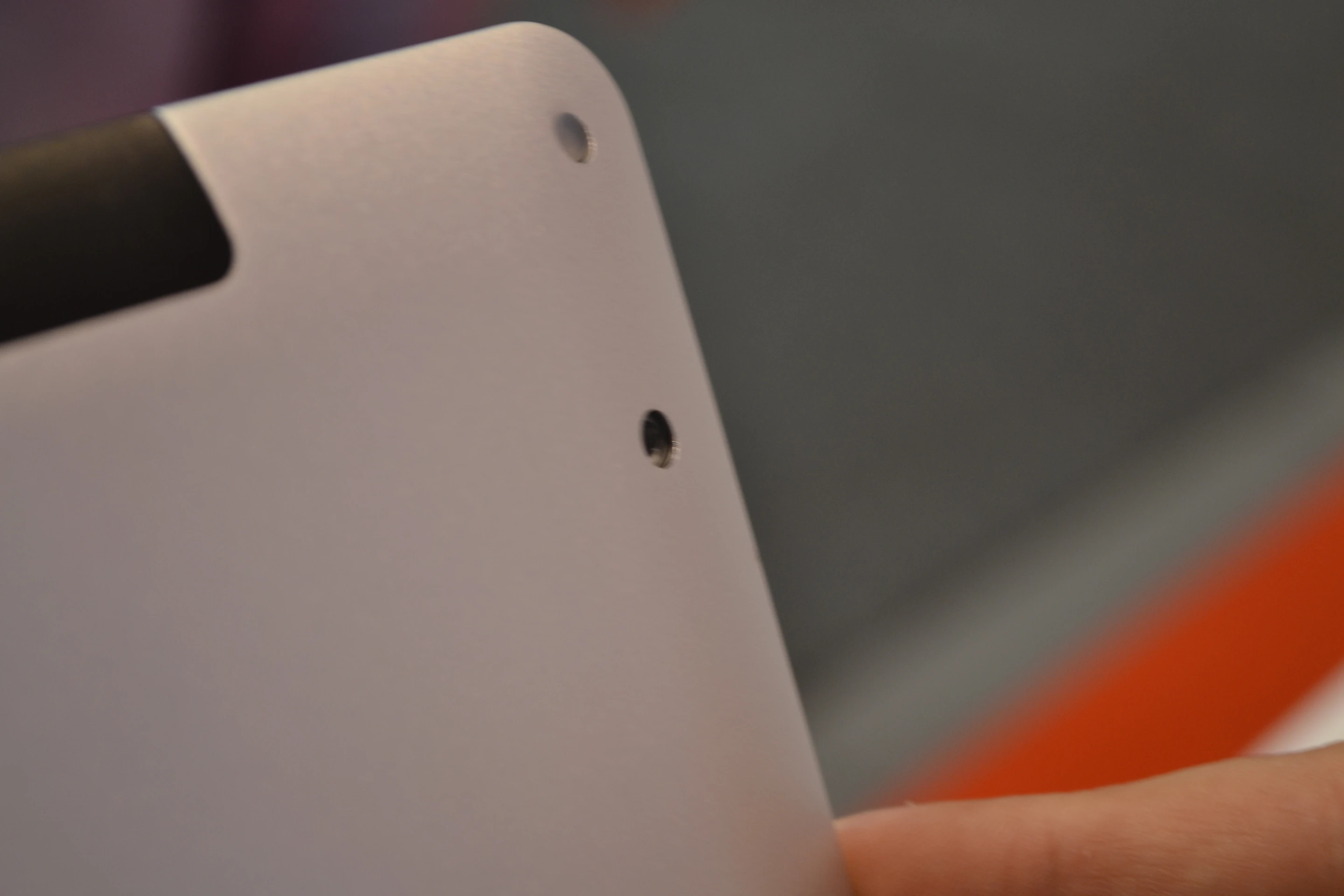 The MaxTab H10 has a 2 MP front-facing camera module and 5 MP at the back
