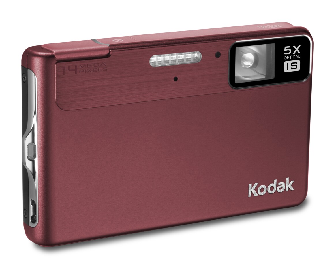 The M590 has a 14 megapixel CCD sensor which is given low light assistance from a high ISO6400 sensitivity setting