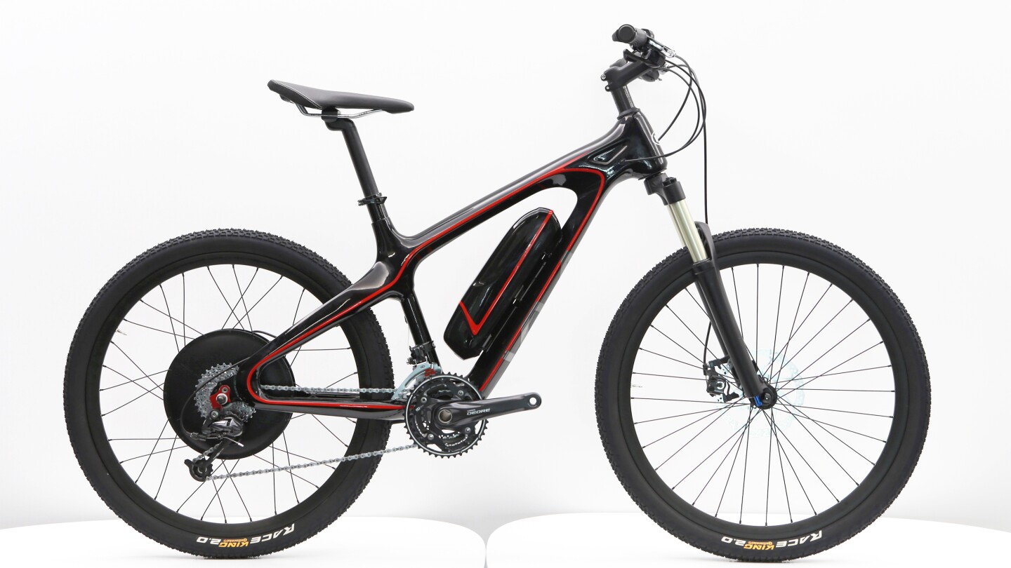 The MTB has RockShox 100 mm front forks, 26-inch wheels, weighs 20 kg, an electric top speed of 25 km/h (15.5 mph) and an electric range of 40 km (25 miles)