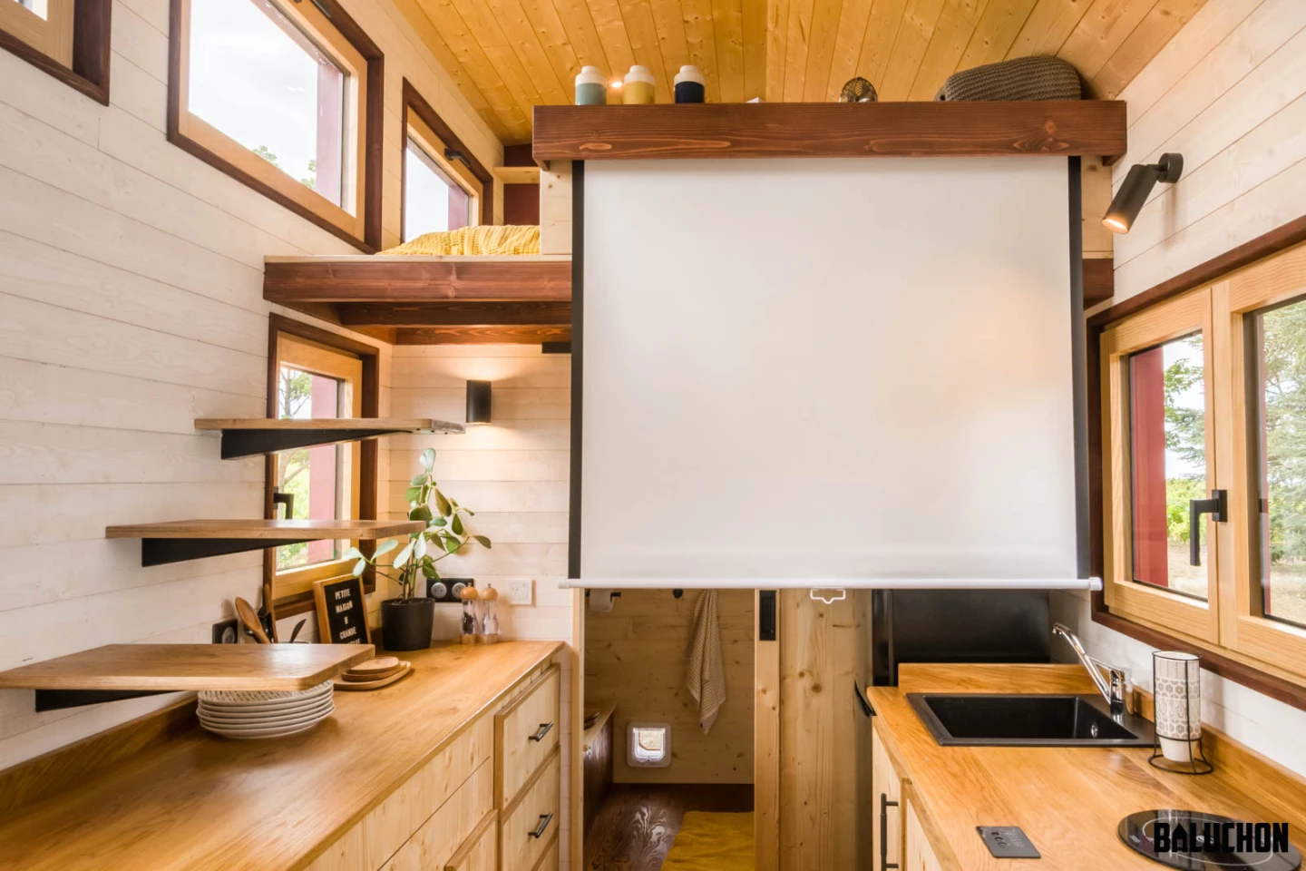 The Farniente features a home cinema setup with a projector and pull-down screen