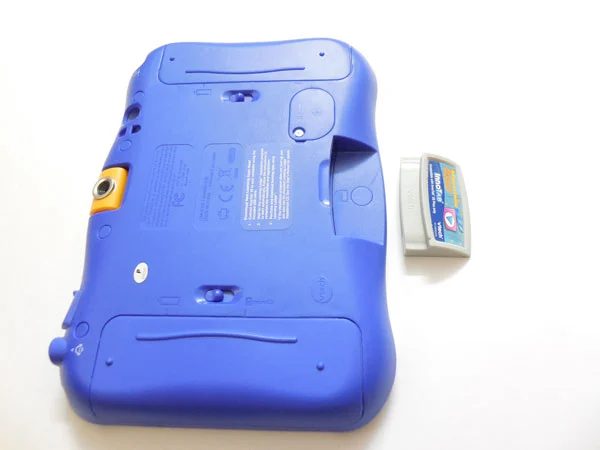 Cartridges fit into a slot in the back (Photo: Lakshmi Sandhana/Gizmag)