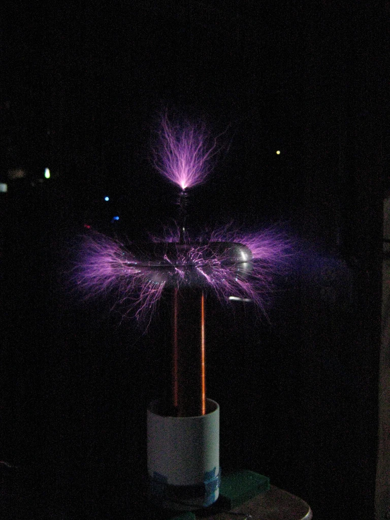Test run of the spark gap Tesla coil