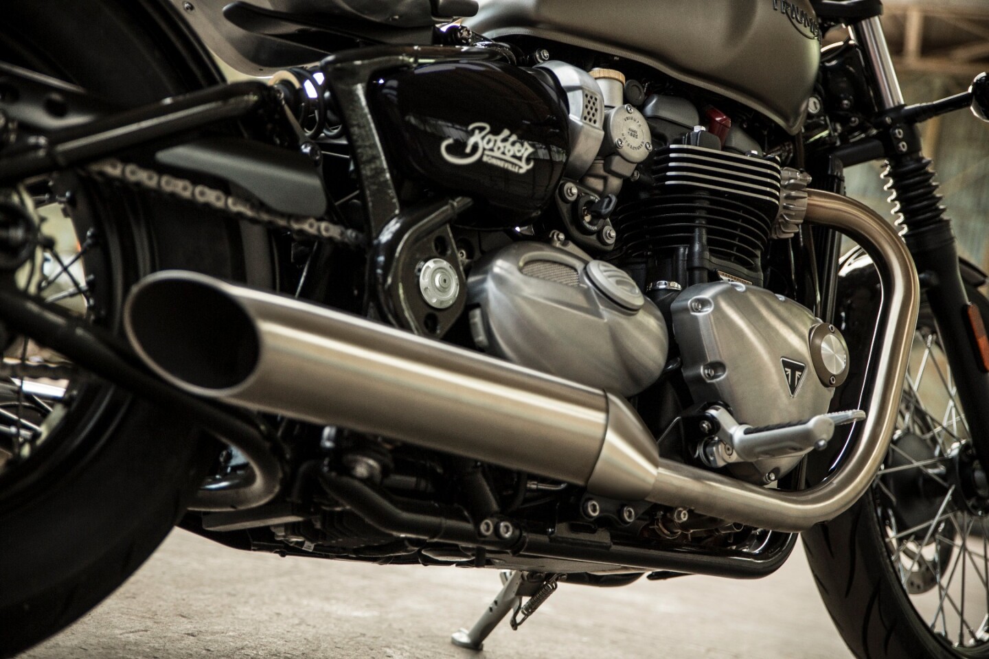 Slash cut pipes will come standard on the Triumph Bonneville Bobber, and a partnership with Vance & Hines will give owners an optional and adjustable end cap