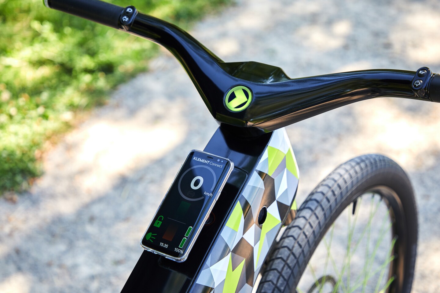 Handlebars have just two buttons on them each, and your speedo/battery readout is relocated to your phone through an app