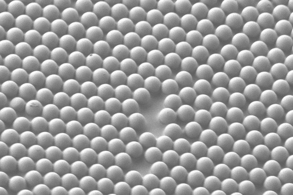 A microscope image of the tiny spheres that make up the surface of the new microscale concave interface (MCI) material