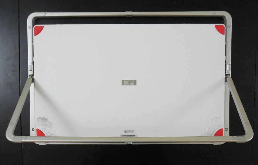The metal frame surrounding the Big Tab also serves as a kickstand (Photo: Lakshmi Sandhana/Gizmag.com)