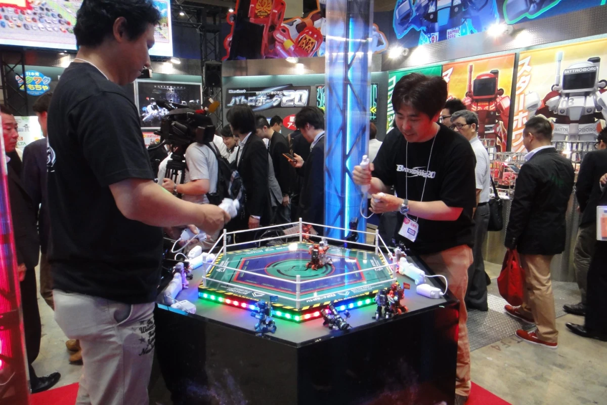 Tomy's new BattroBorg 20 system allows players to control fighting toy robots using Wii-like controllers