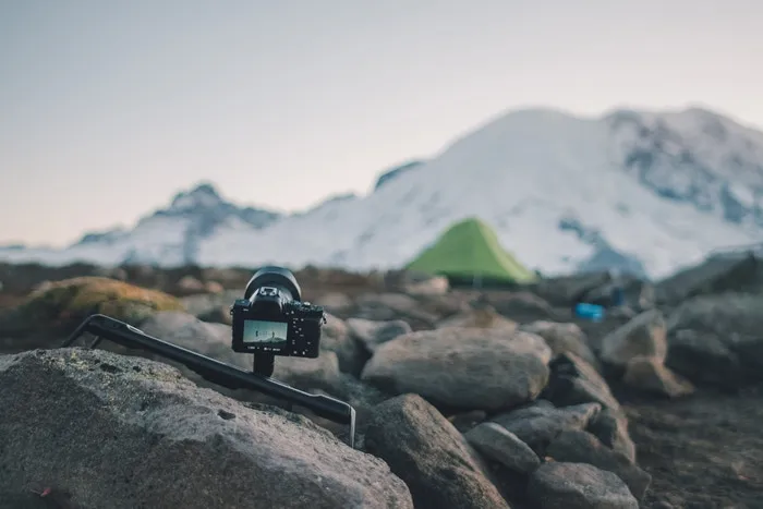 A Pro version of the ROV is made to work with DSLR and Mirrorless cameras weighing up to five lb (2.2 kg)