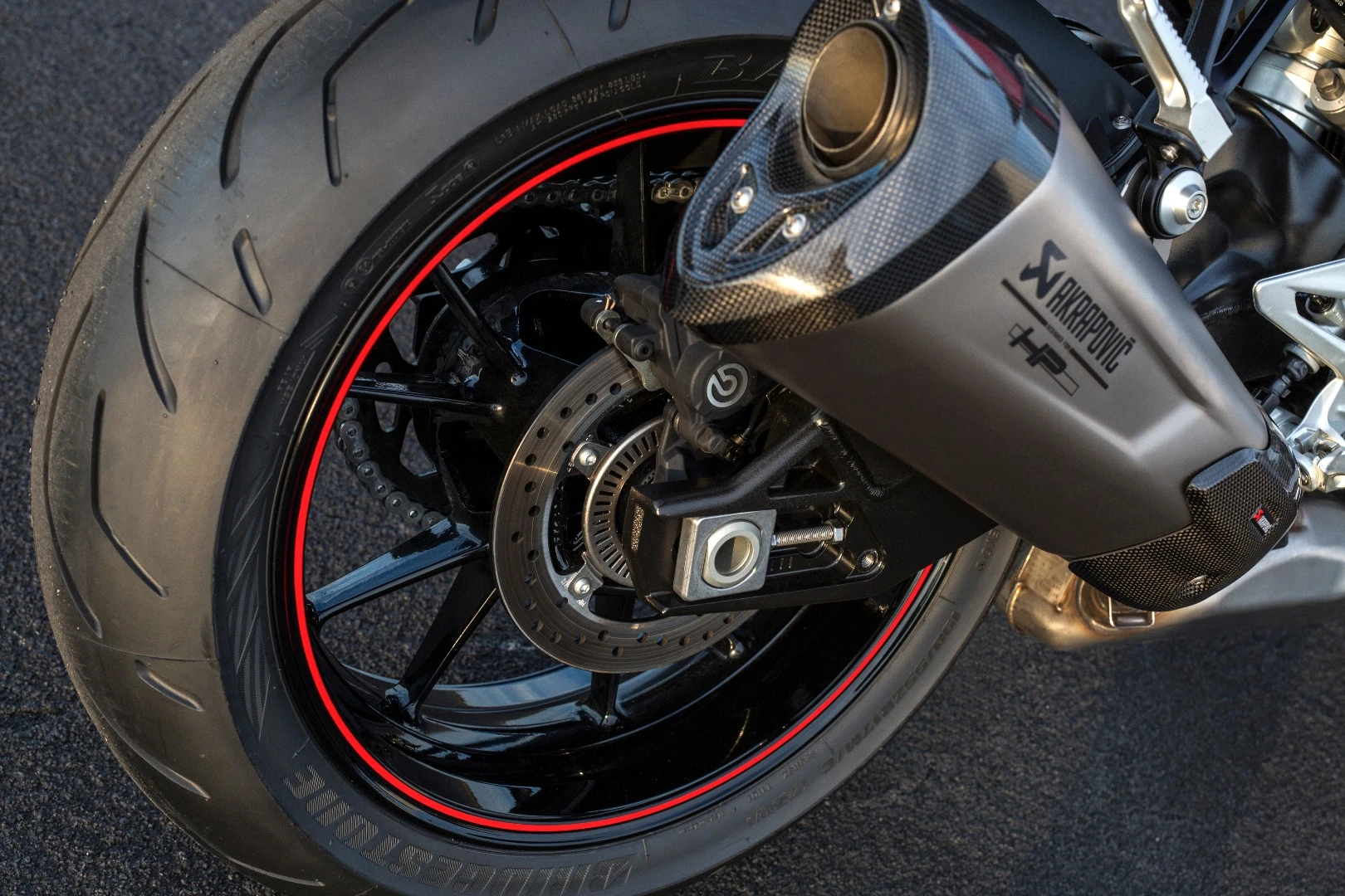 2017 BMW S1000R: standard wheels